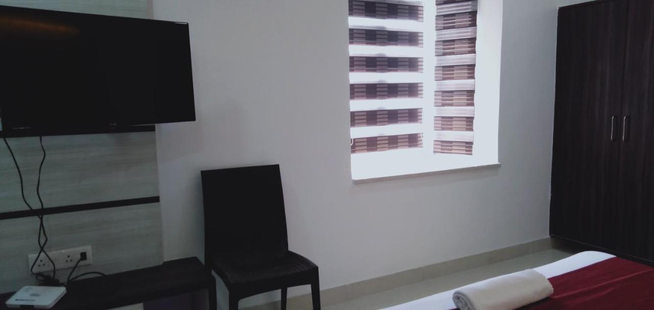 Hotel White House Pune Esterno foto