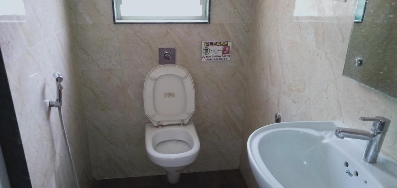 Hotel White House Pune Esterno foto