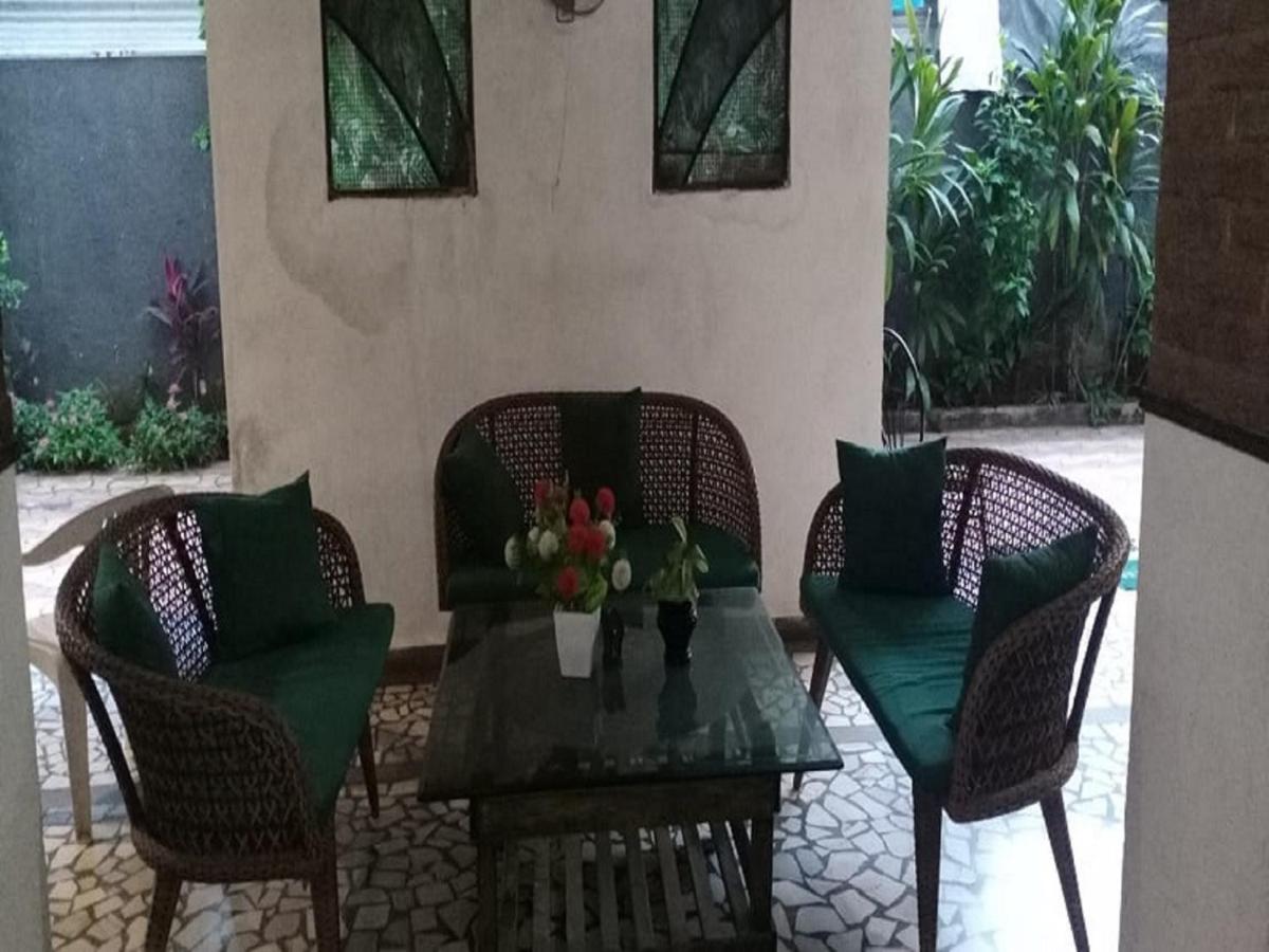 Hotel White House Pune Esterno foto